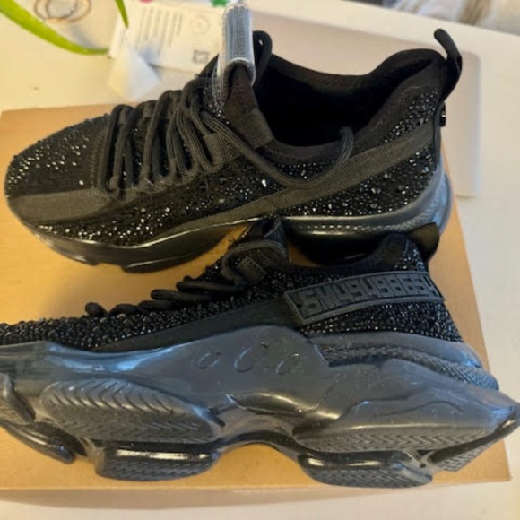 Steve Madden Black Maxima Sneakers 7.5 - Picture 2 of 4